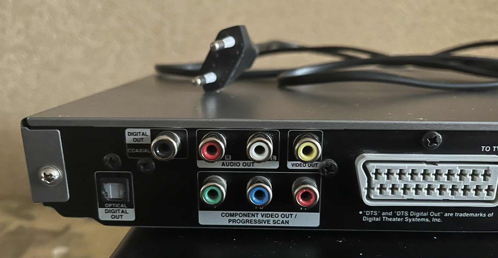 DVD-програвач LG DK-673 X