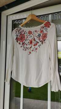 Blusa. Tamanho 36. Com lindos motivos florais