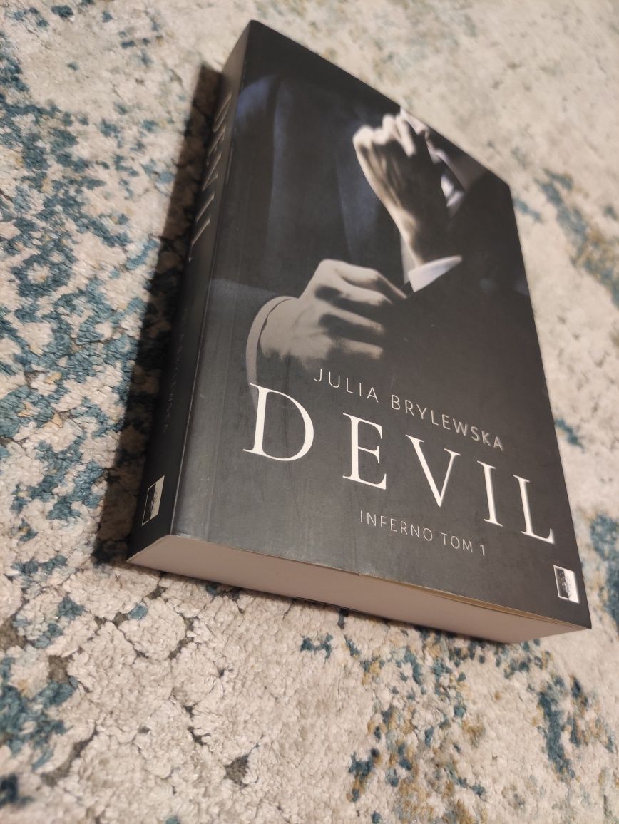 Devil, Julia Brylewska