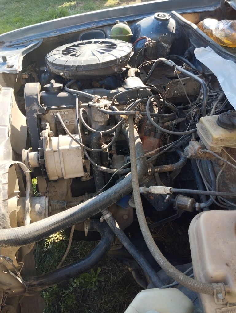 Продам сіденя три штуки та лобове авді 80 б2 або ціляком