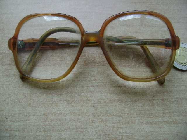Starocie z PRL - Okulary korekcyjne +2 dioptrie z PRL rozstaw 14 cm
