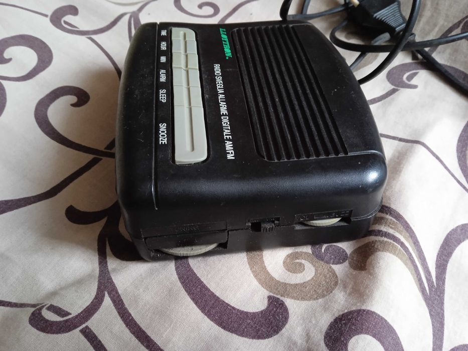 Радіо годинник будильник