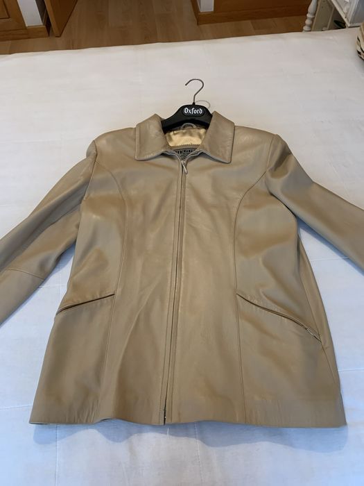 Blusao em pele bege