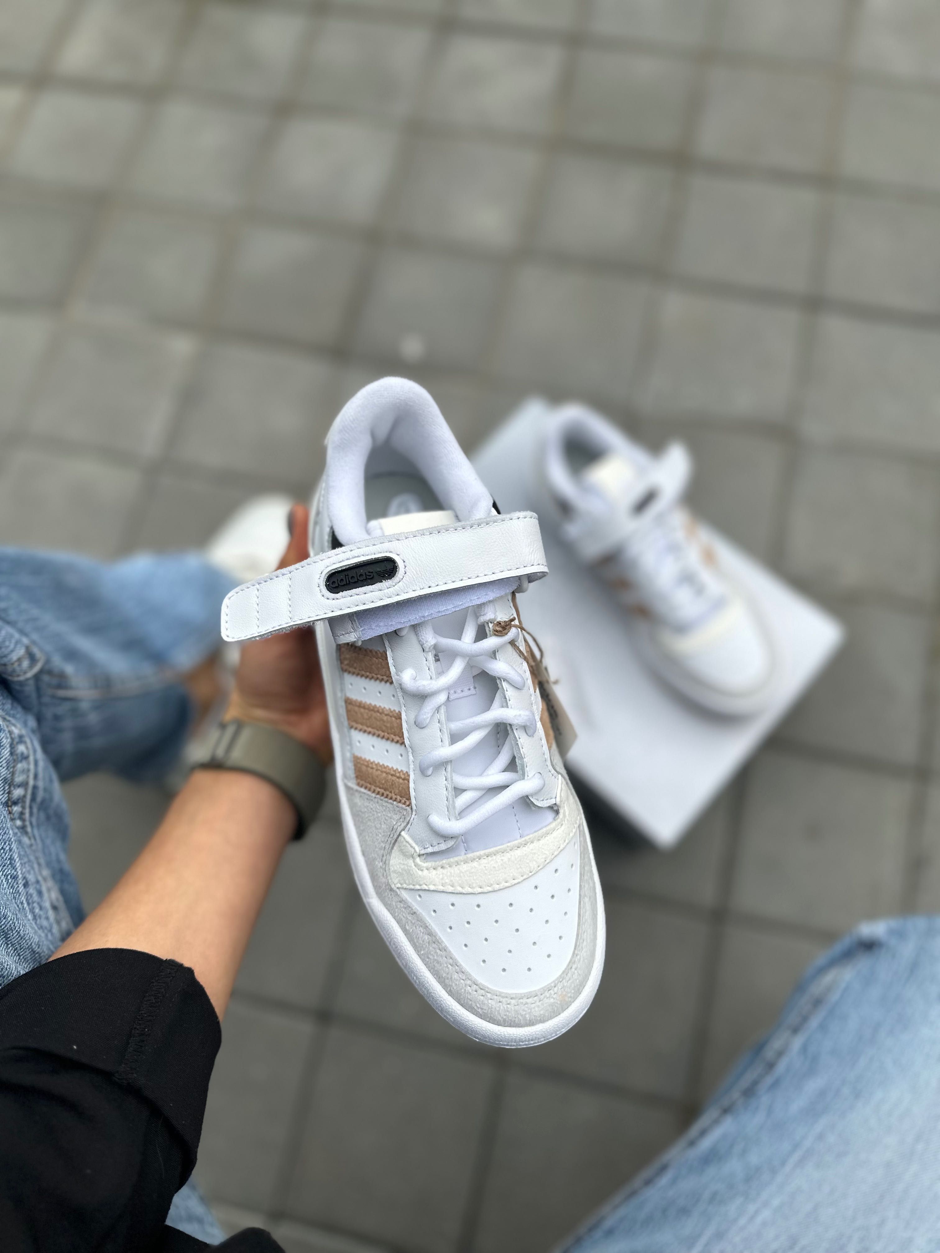 Жіночі оригінальні кросівки Adidas Forum Low GW7107