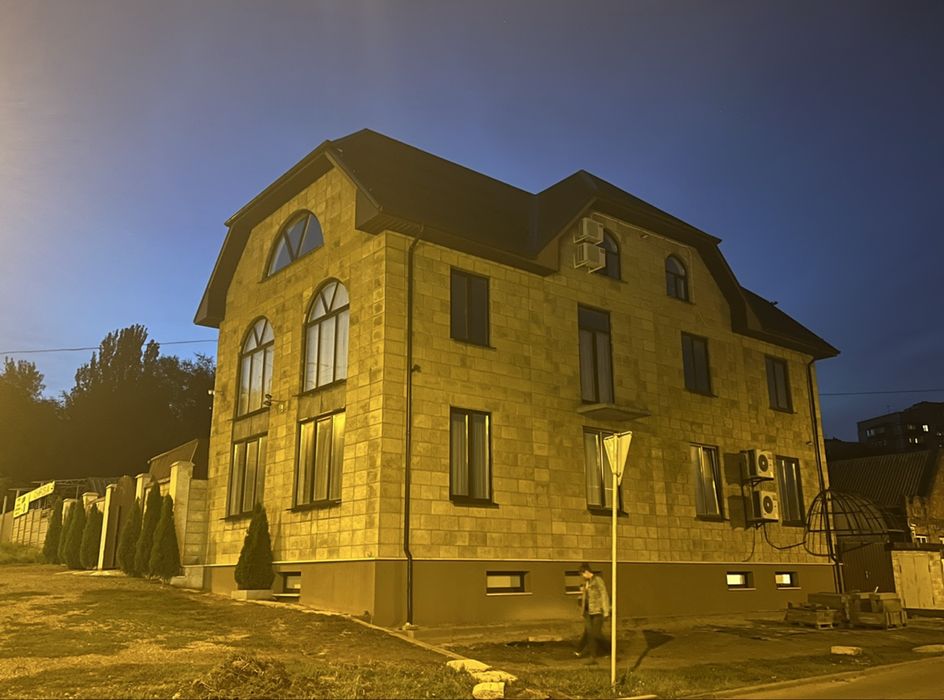 Продам дом 3 этажа +подвал