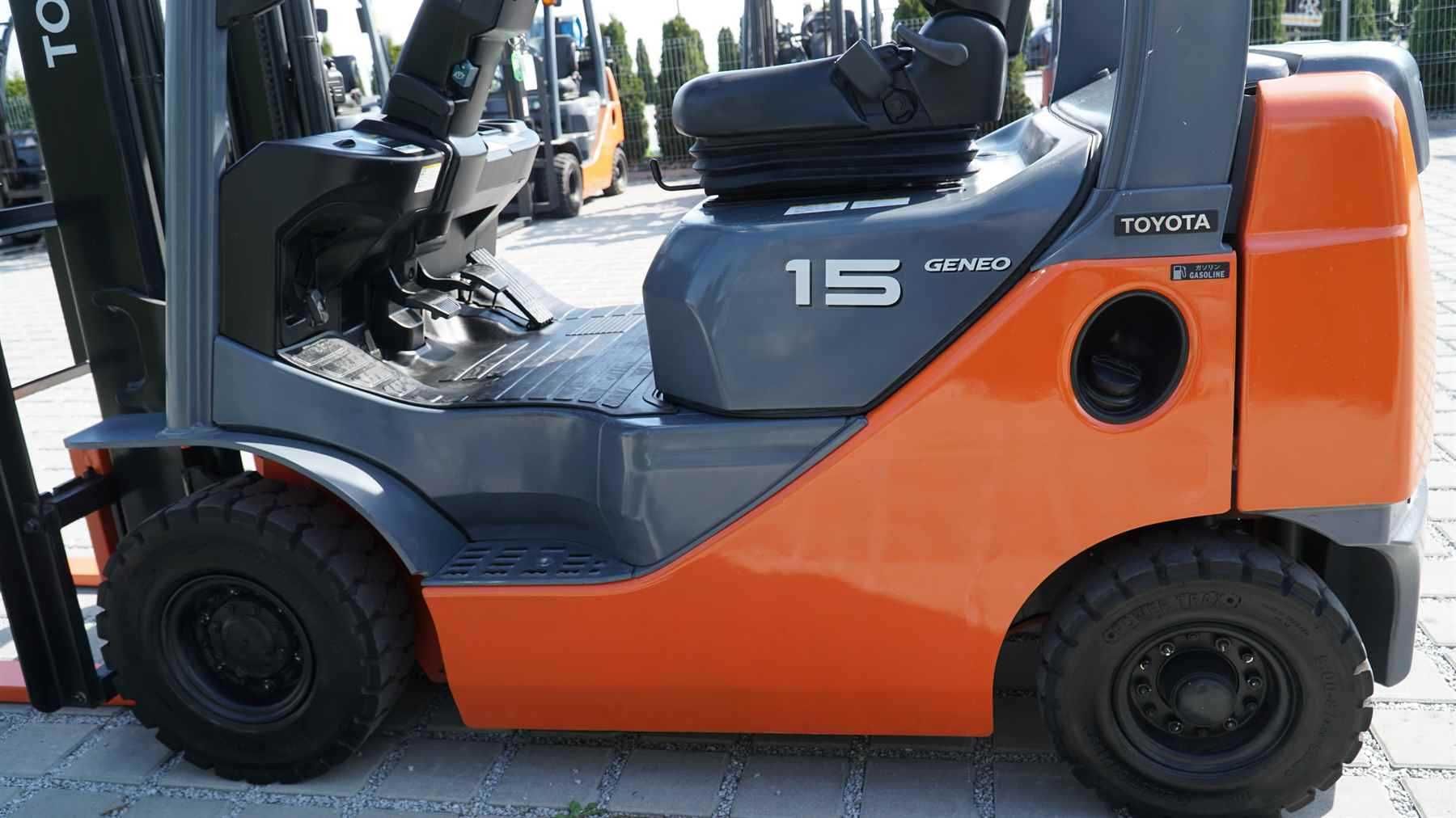2016r  1500 kg  Toyota 02-8FGL15  benzyna +LPG wózek widłowy z Japonii