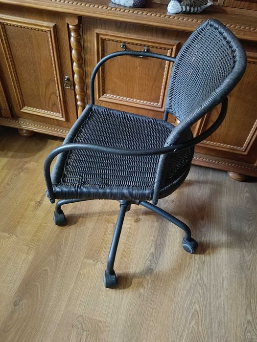 Krzesło biurowe na kółkach, regulowane