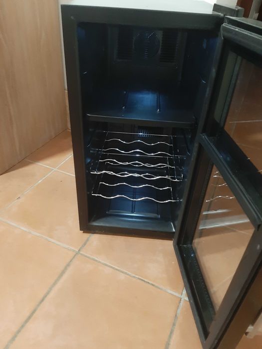 Vendo mini frigorífico esta novo e com pouco uso