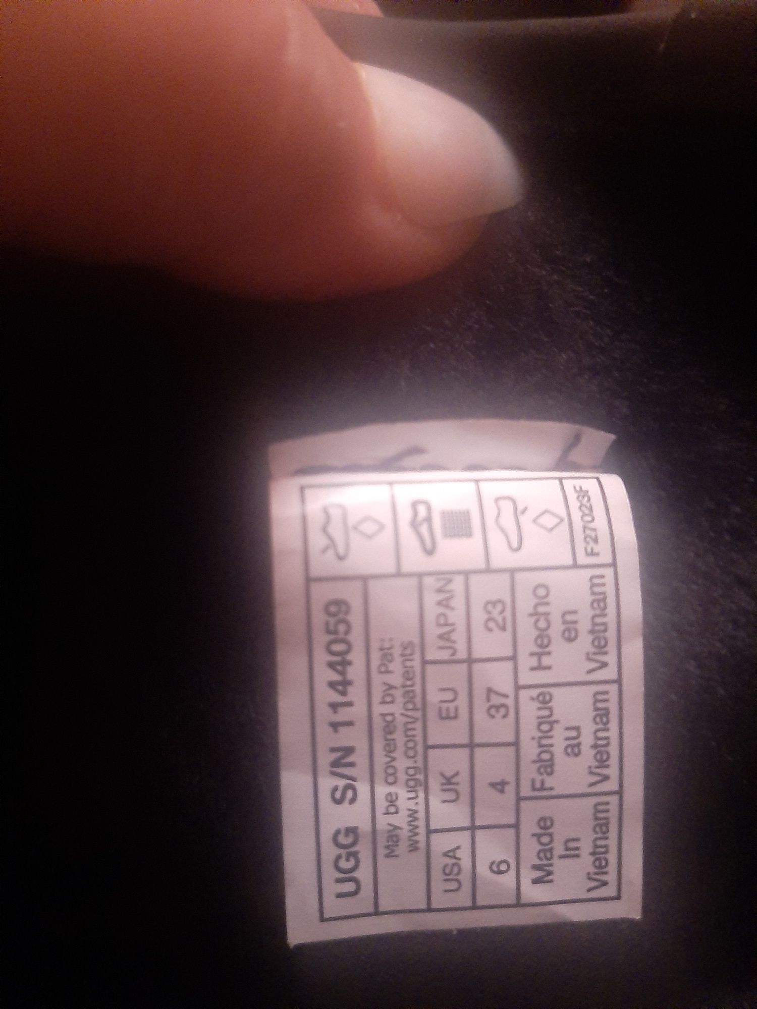 Botas novas UGG na caixa