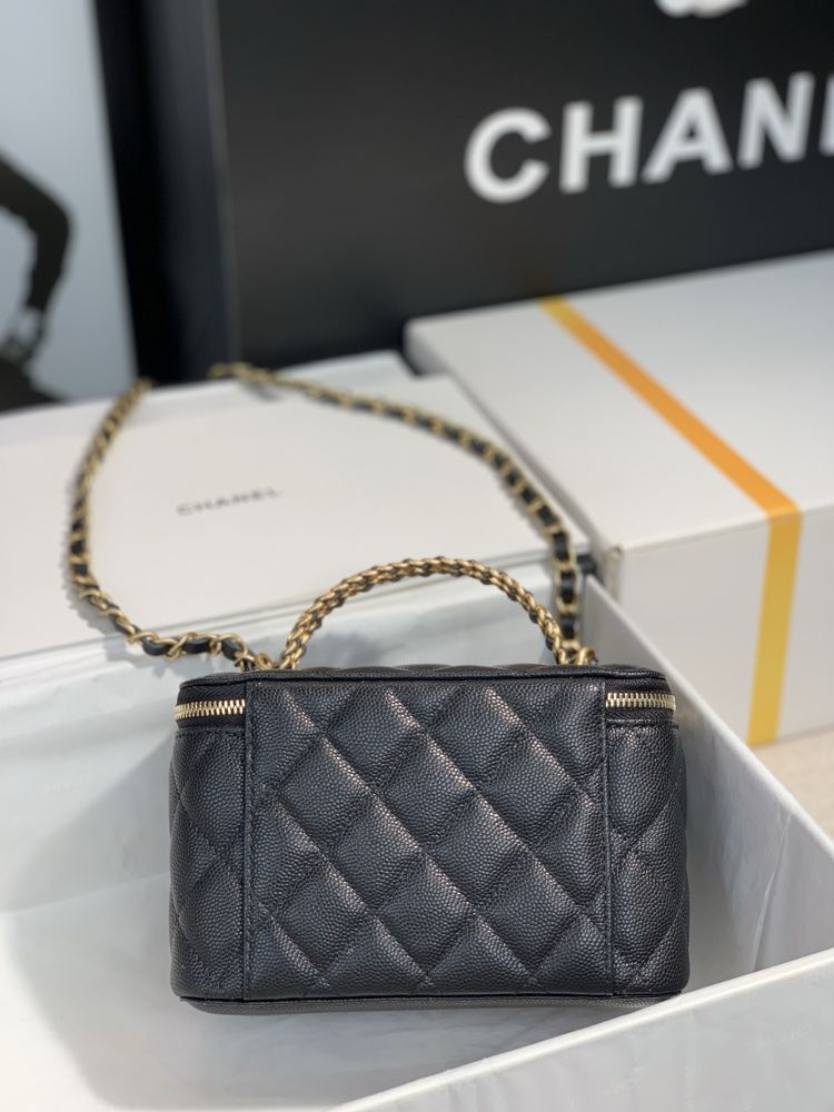 Сумка Chanel Vanity Case из кожи Caviar