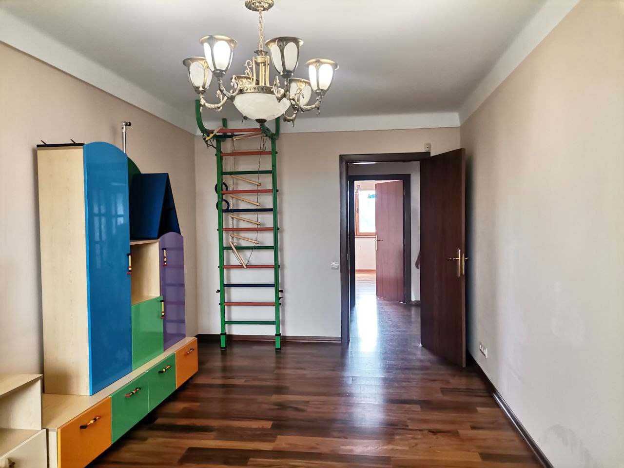 Продаж  3-кімнатної квартири в центрі міста