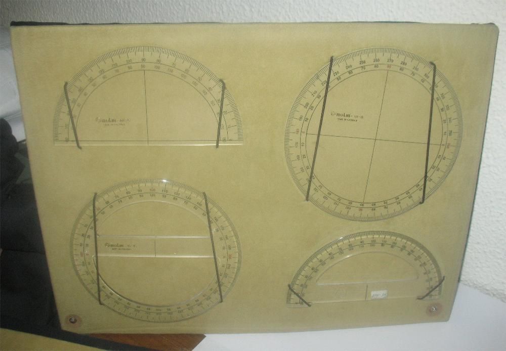 Instrumentos de desenho geométrico com várias décadas e outros - MOLIN