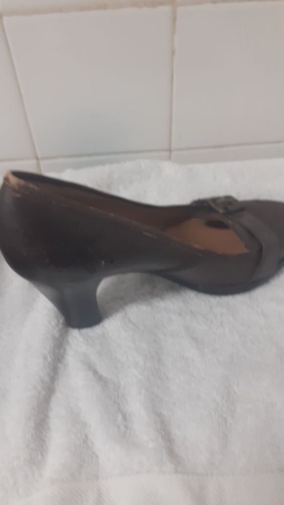 Sapatos castanhos  de pele marca aldo salto grosso 7cmlto  grosso7cm