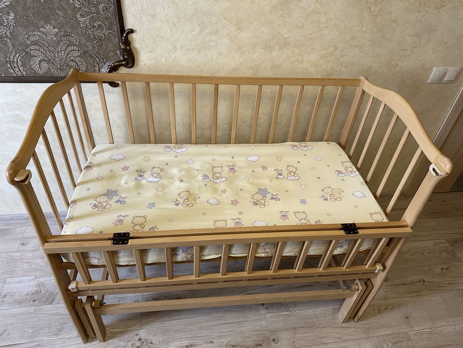 Ліжечко дитяче з маятниковим механізмом з матрасом