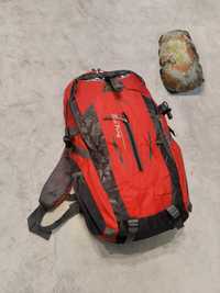 Nowy plecak turystyczny trekkingowy 30 l. z pokrowcem