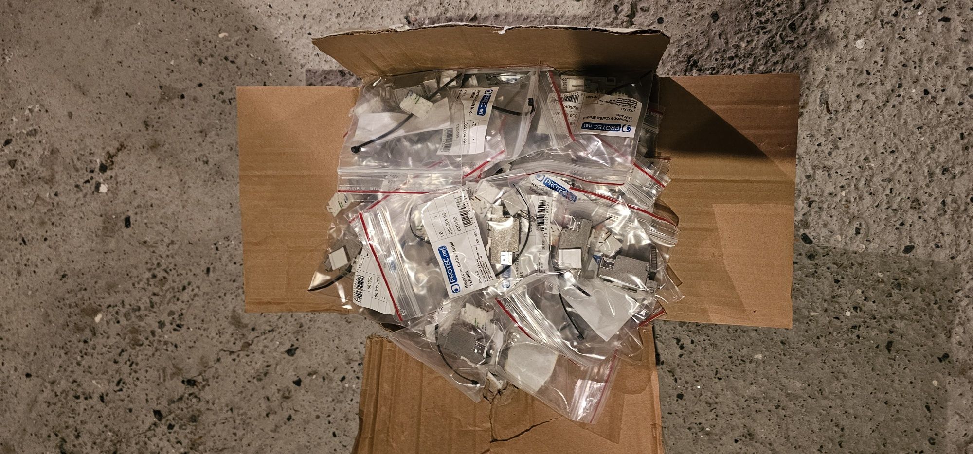 Keystone CAT 6A  100szt  moduł RJ45