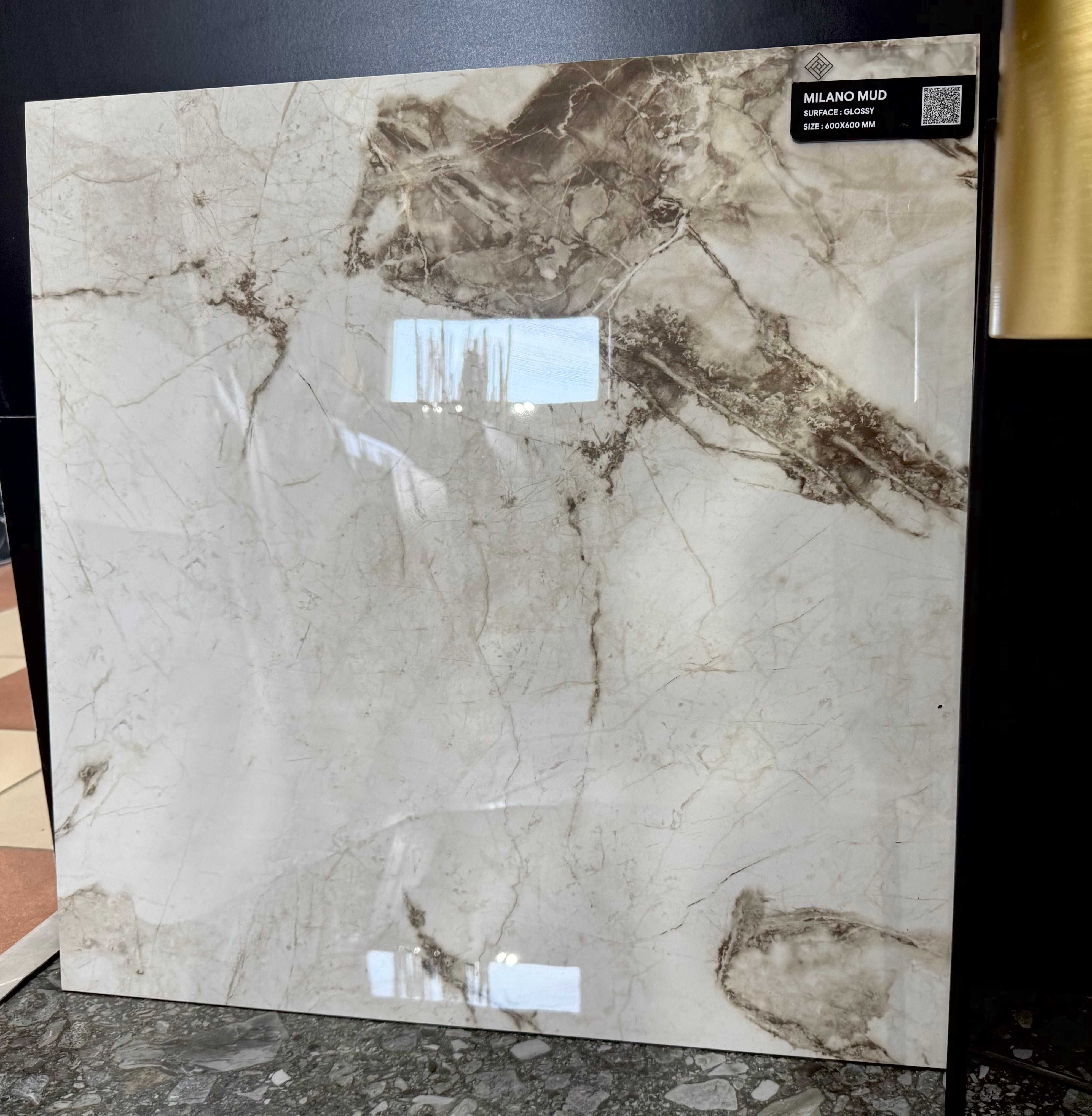 Gres 60x60 WYSOKI POŁYSK ciepła tonacja,beż z brązowymi akcentami, g.I
