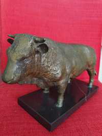 Estatueta / Trofeu - Touro em bronze 10/15kg