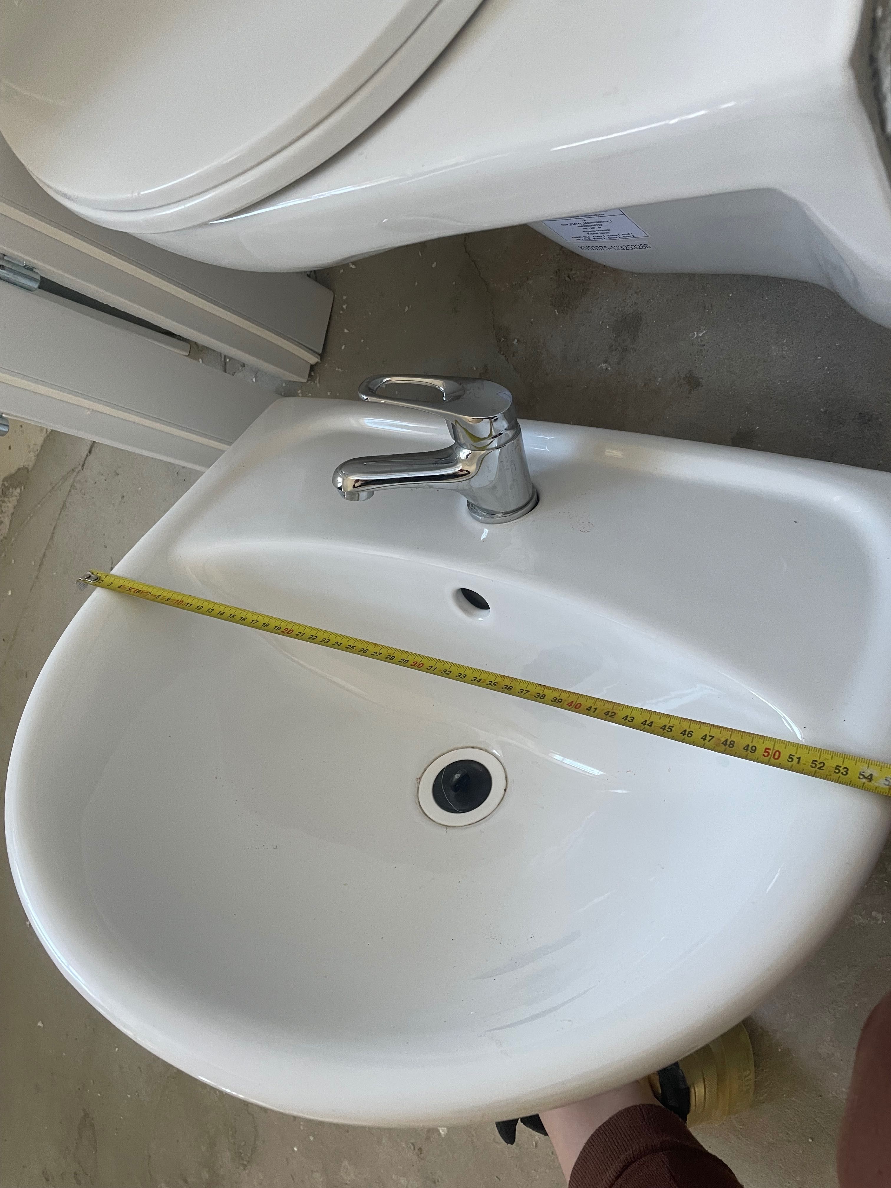 Umywalka łazienkowa z baterią i syfonem
