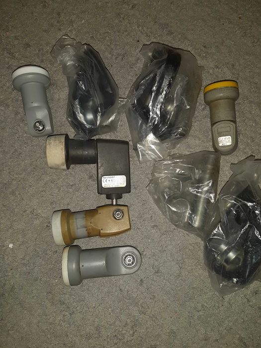 Супутникові головки та кріплення