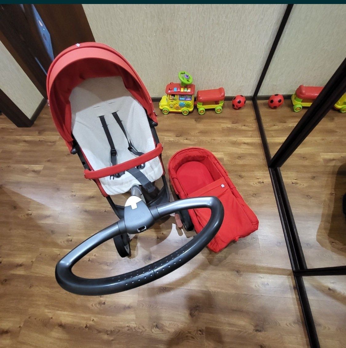 Продам дитячу коляску stokke