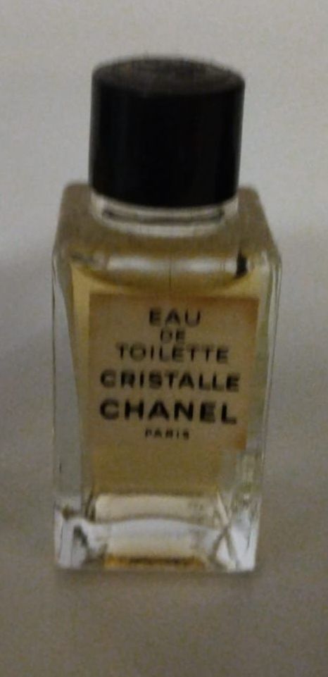 Cinco perfumes miniatura 
- N°19
- Antaeus
- Cri