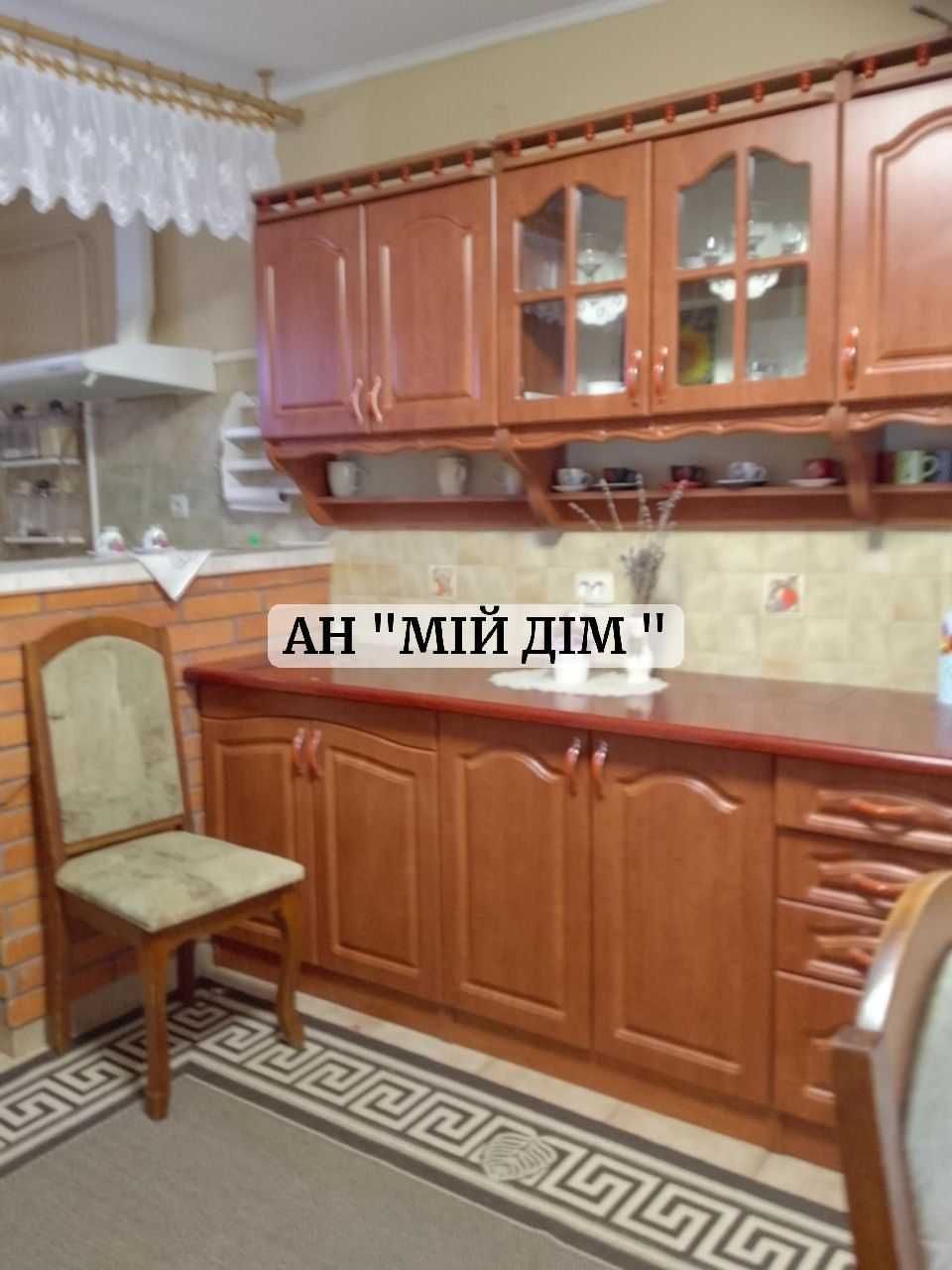 Продається гарний, затишний будинок
