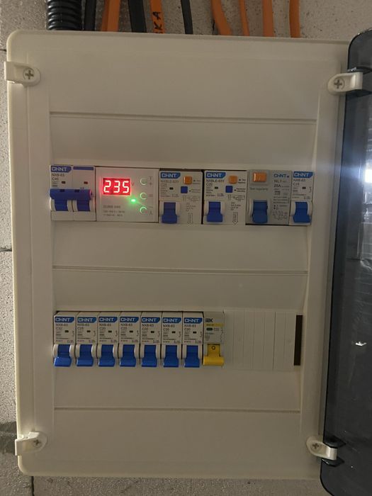 Електромонтаж, ремонт електрики, підключення інверторів та станцій.