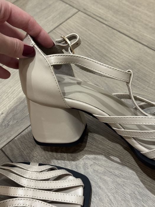 Босоніжки пудровий колір