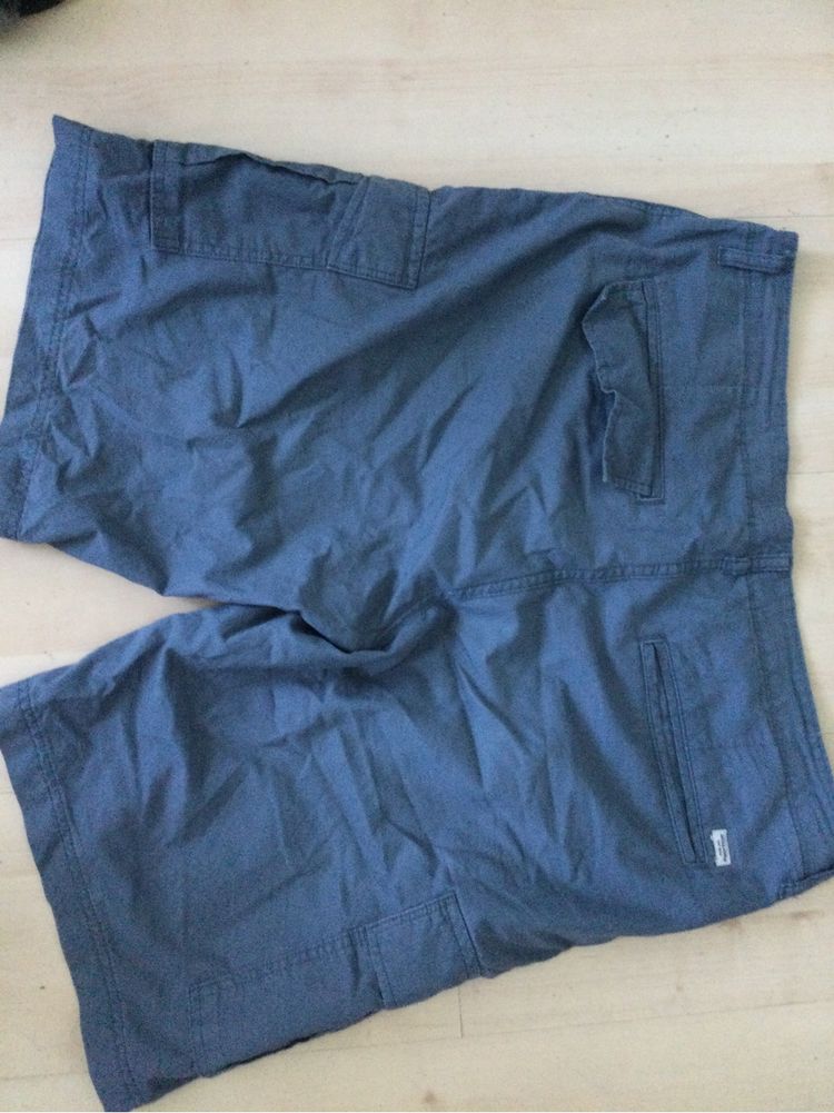 Krotkie spodenki Jack & Jones roz XL