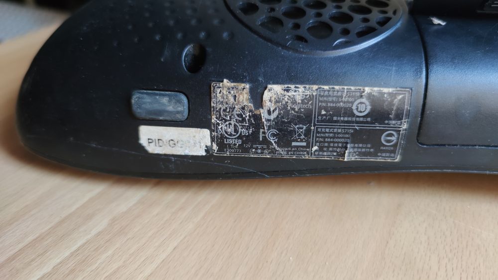 Док-станція для iPod і iPhone Logitech S715i
8 годин роботи від батаре