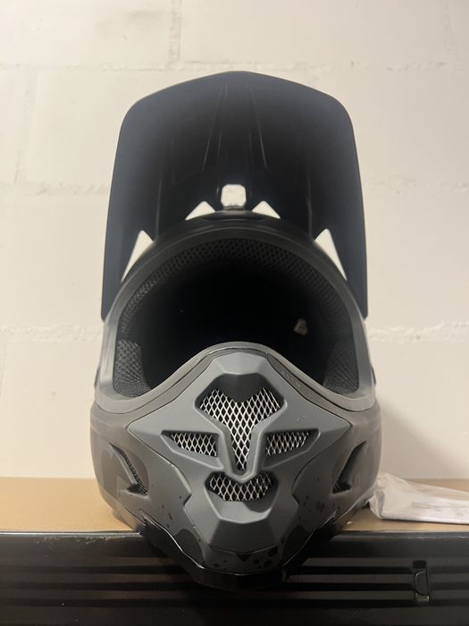 Bluegrass Intox Kask zjazdowy (rozmiar. L)