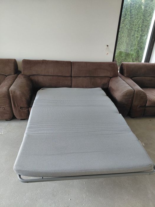 Zestaw solidnych mebli zakupionych na zamowienie z salonu na Brukowej