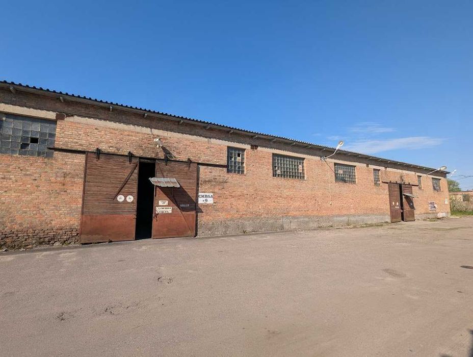 Здамо в оренду майданчик та склади зрампою та напольні  на Обухова 66А