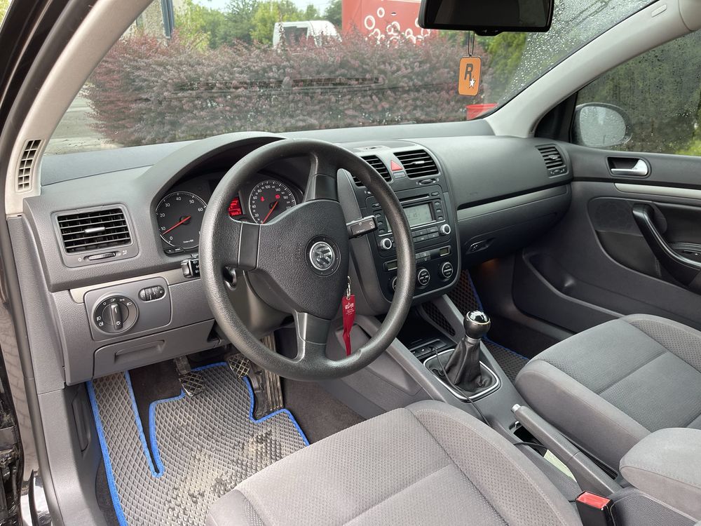 Продам VW Golf 5 1.6MPI 2005р