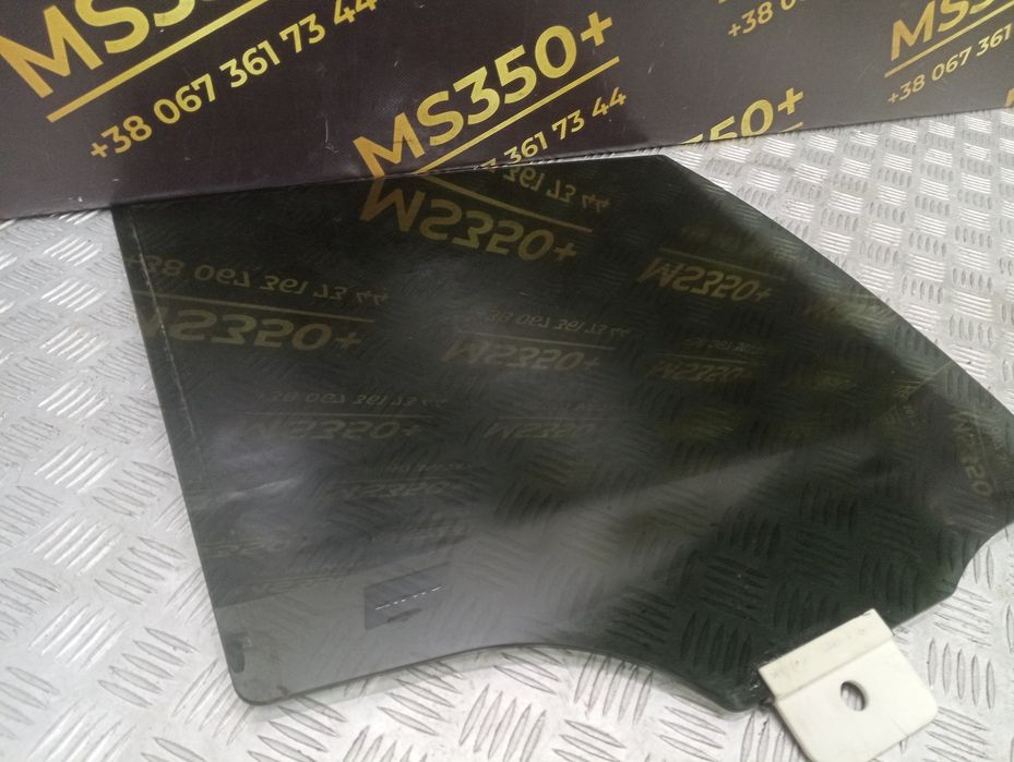 Скло бокових дверей задніх правих  BMW G05 БМВ Г Стекло двери правой