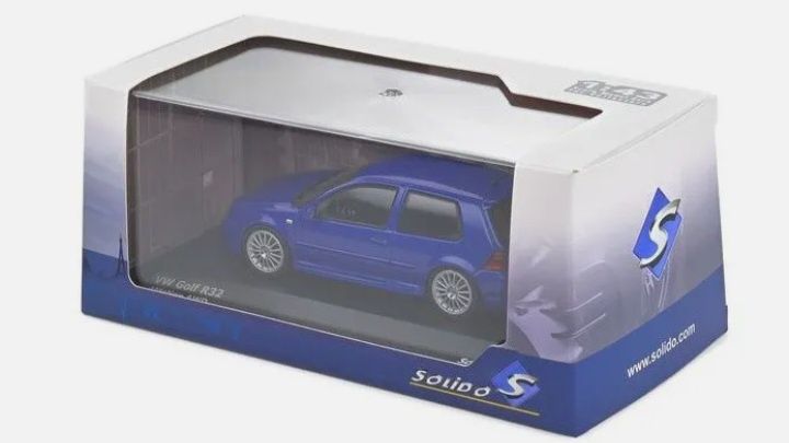 Volkswagen Golf lV R32 ano de 2003 ( solido escala 1/43) 3 cores