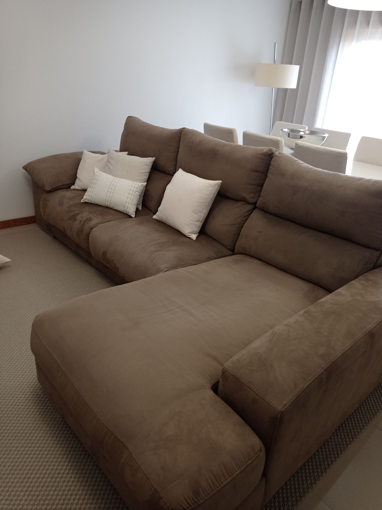 Sofá com chaise lounge