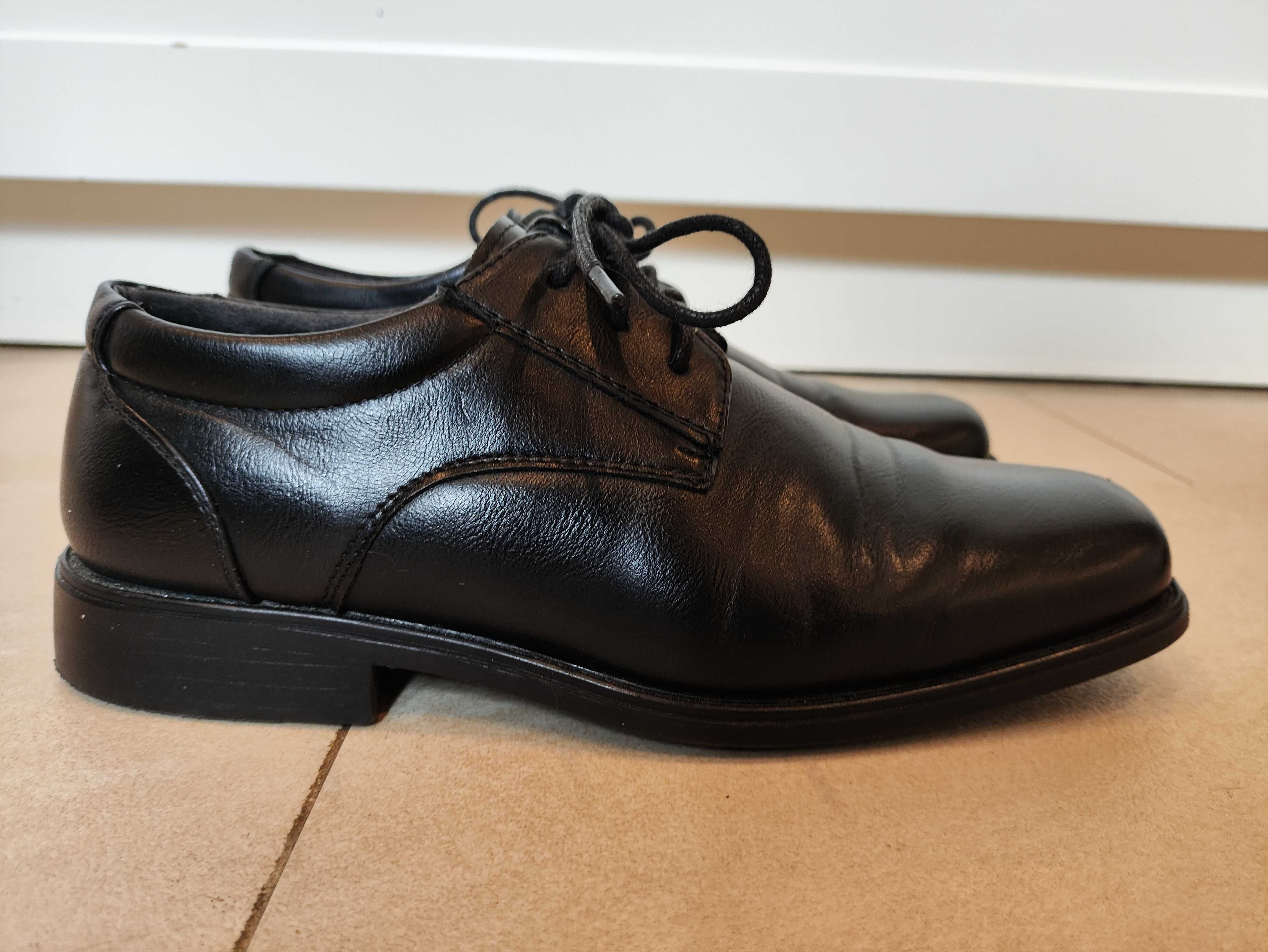 Buty chłopięce eleganckie czarne Vapiano 36 wkł.24,5cm
