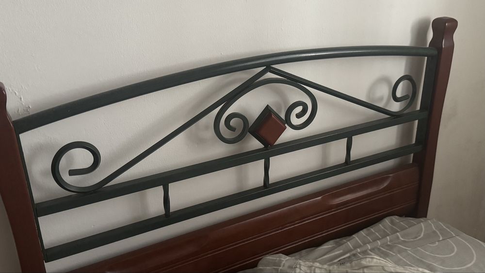 Vendo cama de solteiro 190X100