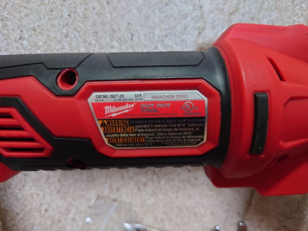 Аккумуляторний фрезер Milwaukee 2627 m18.