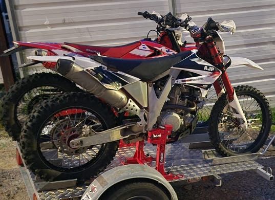 Mota AJP  250 PR5 Extreme