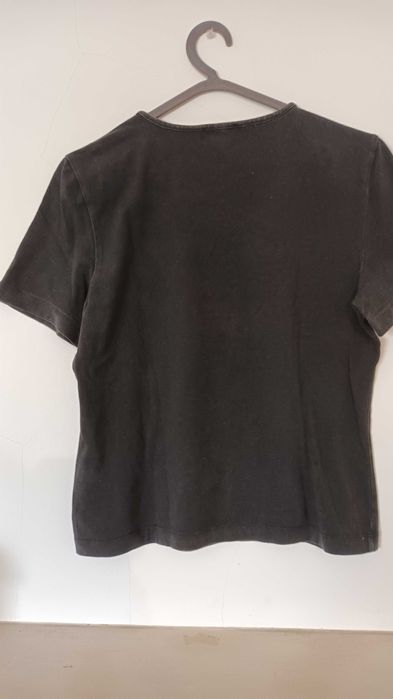 T-shirt preta e bege da Burberry