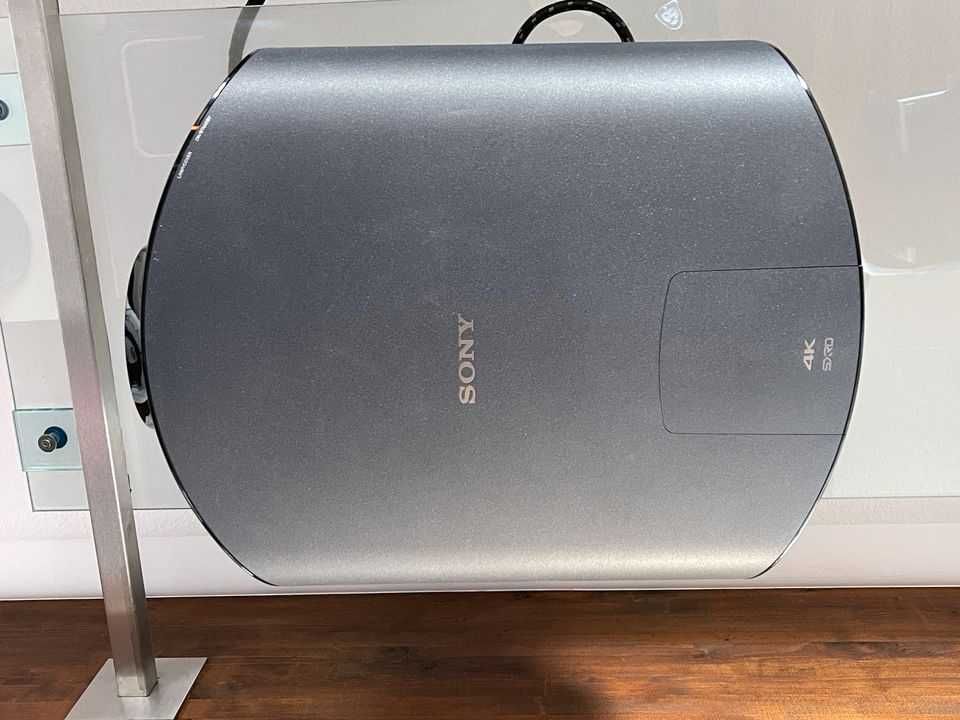 4K Sony VW1000 projektor jak rzutnik JVC