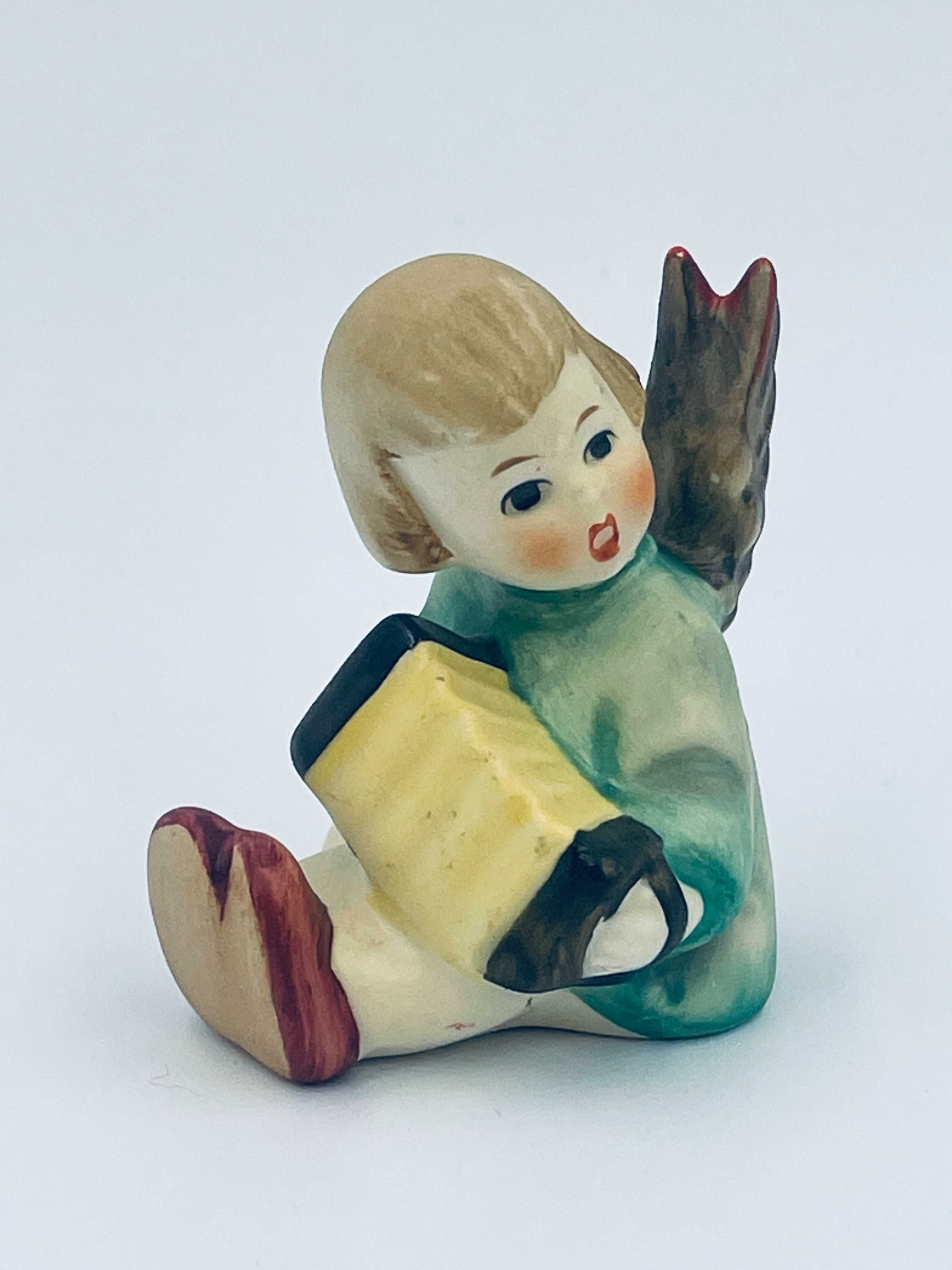 Świecznik z aniołem Goebel Hummel w latach 50-tych