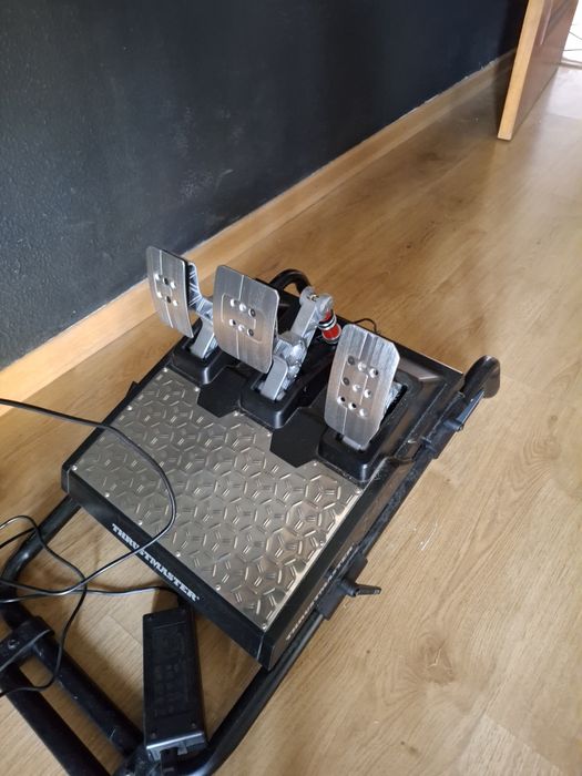 Volante thrustmaster 498 + pedais tlcm + cockpit next level racing lit