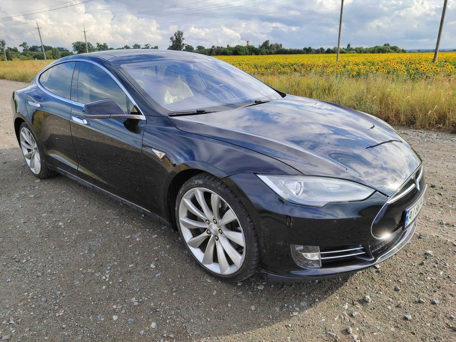 Tesla Model S 2014