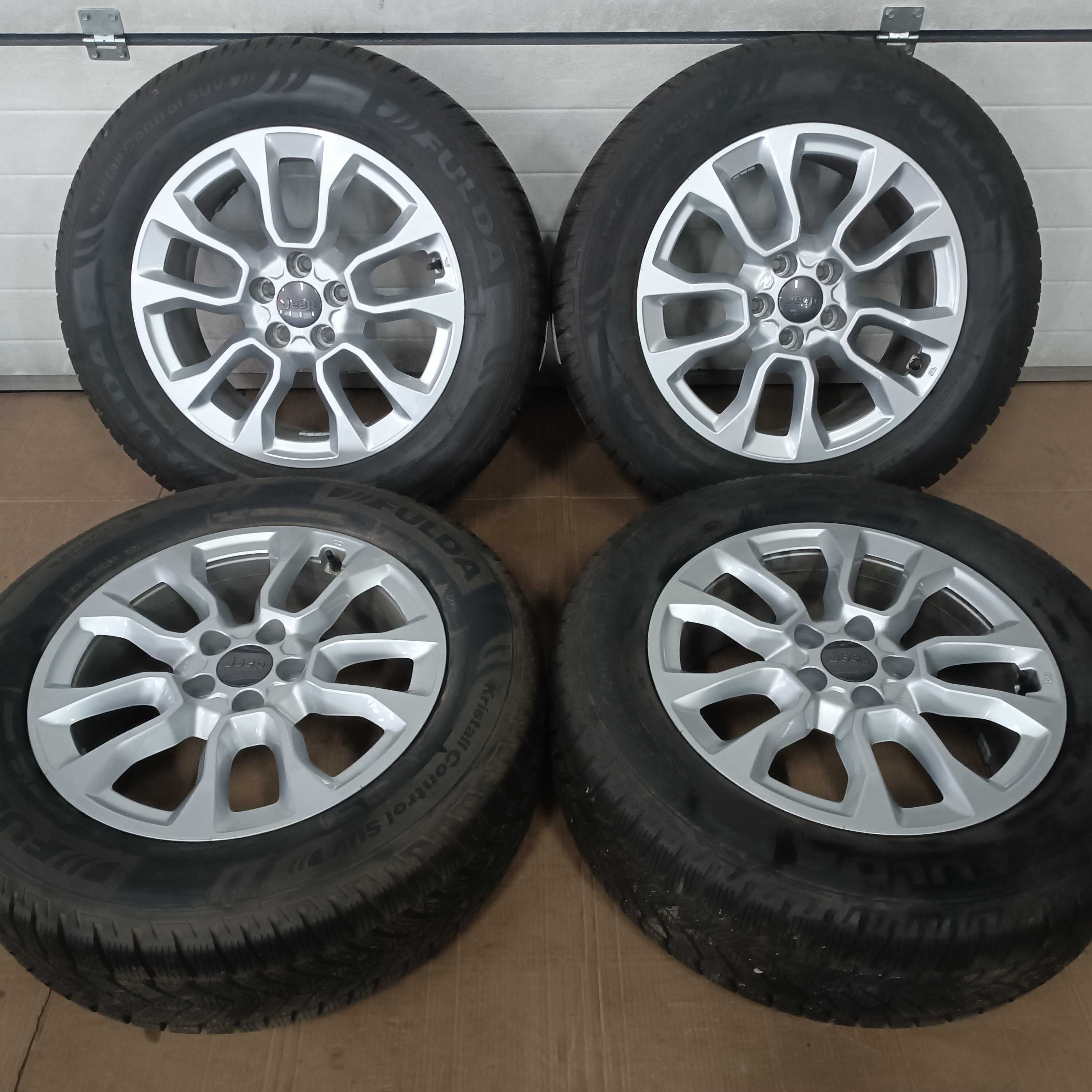 Koła Zimowe 17" 5x110 JEEP Cherokee Compass Renegade 235/60/R17