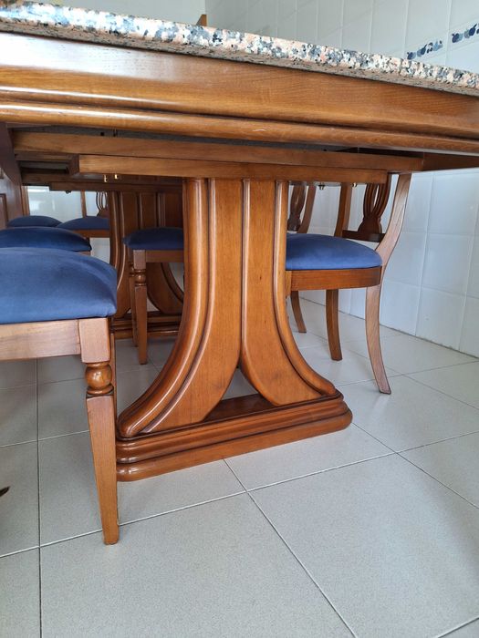 Mesa cozinha em pedra.