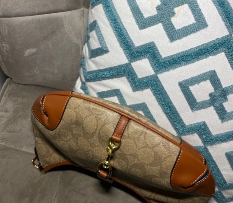 Hamptons Hobo Bag In Signature Canvas